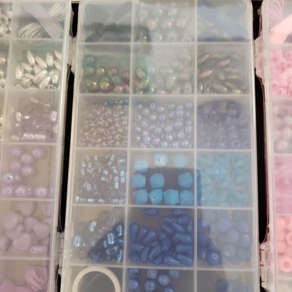 2000 PLUS BEAD JEWELRY KIT - Picture 8 of 8